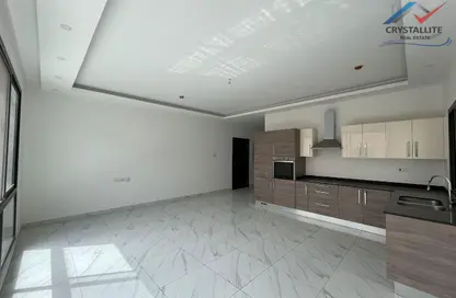 شقة - 3 غرف نوم - 4 حمامات للايجار في الحد - المحرق