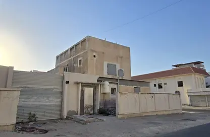 Villa - 6 Bathrooms for sale in Isa Town - Central Governorate