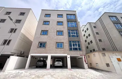 عمارة بالكامل - 8 غرف نوم - 8 حمامات للبيع في الحد - المحرق