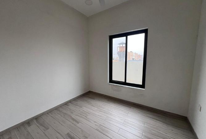 987691 - Property Image 3