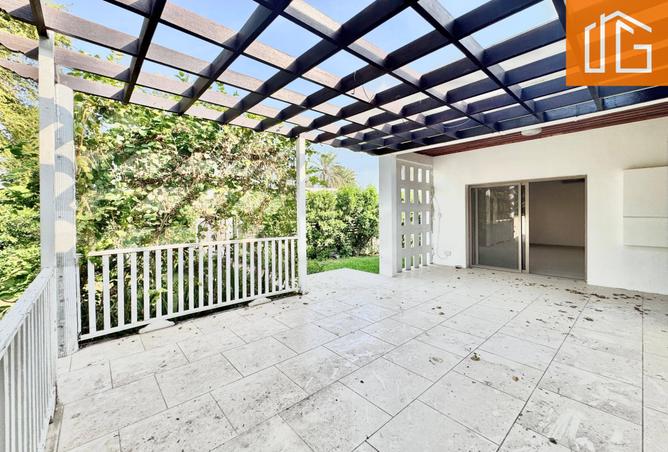 988472 - Property Image 2