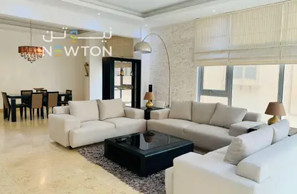 Apartment - 2 Bedrooms - 3 Bathrooms for rent in Al Juffair - Capital Governorate