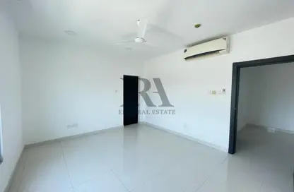 Office Space - 2 Bedrooms - 2 Bathrooms for rent in Tubli - Central Governorate