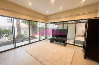 Villa - 3 - 5 for rent in Al Juffair - Capital Governorate