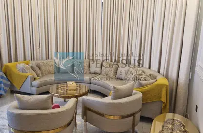 Villa - 7+ Bedrooms - 7+ Bathrooms for rent in West Riffa - Riffa - Southern Governorate