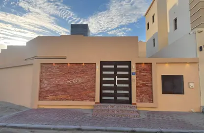 Villa - 3 Bedrooms - 5 Bathrooms for sale in Samaheej - Muharraq Governorate