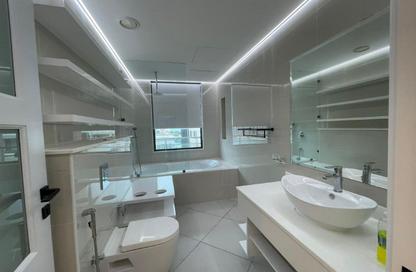 Apartment - 2 Bedrooms - 3 Bathrooms for rent in Reef Island - Capital Governorate