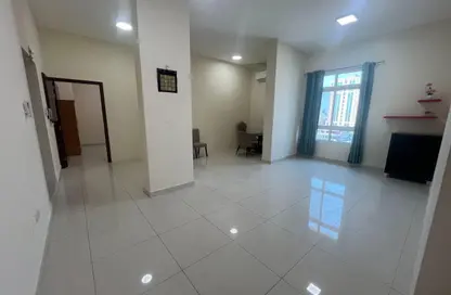 شقة - 2 غرف نوم - 2 حمامات للايجار في شارع المعارض - الحورة - محافظة العاصمة