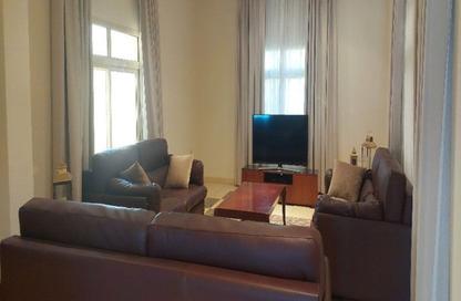 Villa - 5 Bedrooms - 5 Bathrooms for rent in Janabiya - Northern Governorate