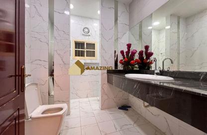 Villa - 6 Bedrooms - 5 Bathrooms for sale in Jurdab - Central Governorate