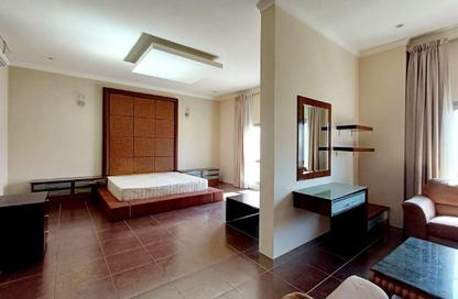 Villa - 4 Bedrooms - 5 Bathrooms for rent in Arad - Muharraq Governorate