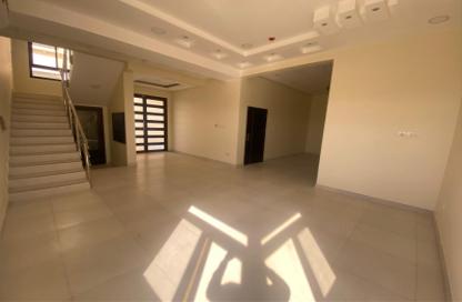 Villa - 3 Bedrooms - 5 Bathrooms for rent in Sanad - Central Governorate