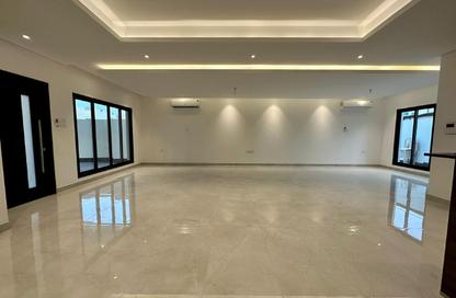Villa - 3 Bedrooms - 5 Bathrooms for rent in Busaiteen - Muharraq Governorate