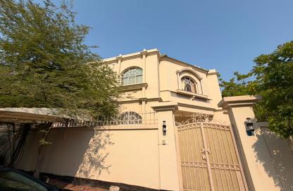 Villa - 4 Bedrooms - 5 Bathrooms for rent in Karbabad - Manama - Capital Governorate