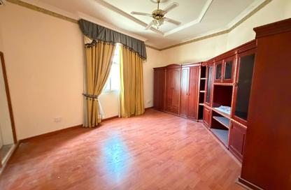 Villa - 4 Bedrooms - 5 Bathrooms for rent in Karbabad - Manama - Capital Governorate
