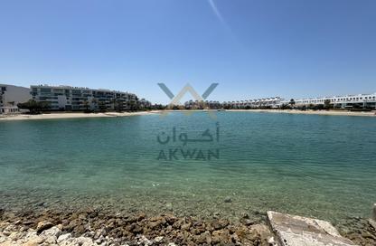 فيلا - 4 غرف نوم - 5 حمامات للايجار في النجمه - أمواج - المحرق