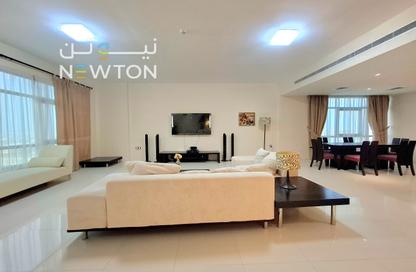 Apartment - 2 Bedrooms - 3 Bathrooms for rent in Busaiteen - Muharraq Governorate