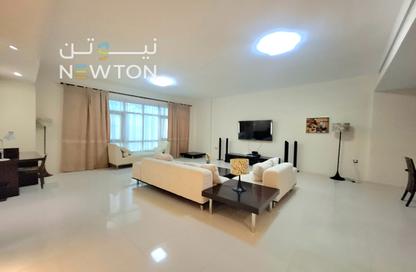 Apartment - 2 Bedrooms - 3 Bathrooms for rent in Busaiteen - Muharraq Governorate