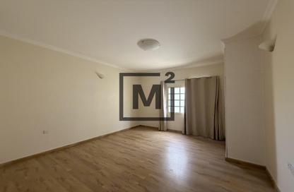 Villa - 5 Bedrooms - 4 Bathrooms for rent in Busaiteen - Muharraq Governorate