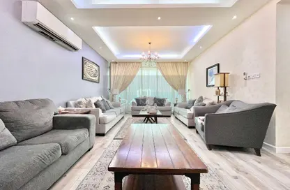 شقة - 3 غرف نوم - 5 حمامات للبيع في الحد - المحرق