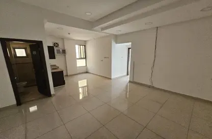 Office Space - 2 Bedrooms - 2 Bathrooms for rent in Sanabis - Manama - Capital Governorate