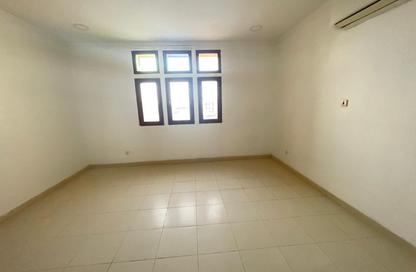 Apartment - 3 Bedrooms - 2 Bathrooms for rent in Busaiteen - Muharraq Governorate
