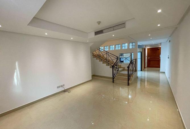 2Oa16PFLOAC - Property Image 2