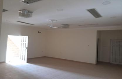 Villa - 3 Bedrooms - 2 Bathrooms for rent in Arad - Muharraq Governorate
