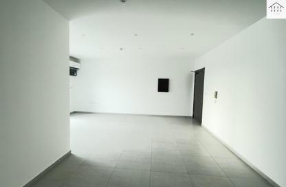 Apartment - 2 Bedrooms - 2 Bathrooms for rent in Sanabis - Manama - Capital Governorate