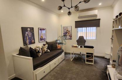 Apartment - 4 Bedrooms - 3 Bathrooms for sale in Tubli - Central Governorate