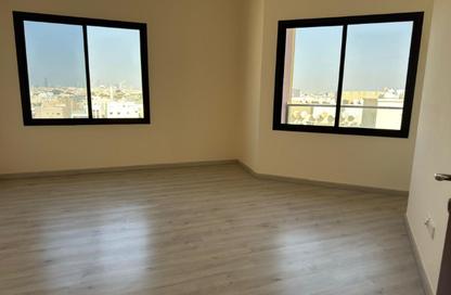 Apartment - 3 Bedrooms - 3 Bathrooms for rent in Bu Quwah - Northern Governorate