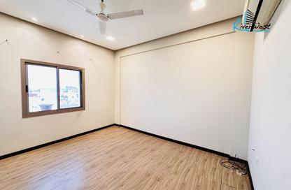 Apartment - 3 Bedrooms - 2 Bathrooms for rent in Bu Quwah - Northern Governorate