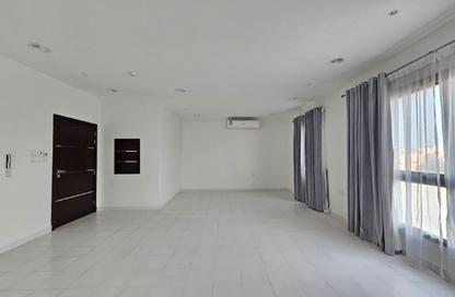 Apartment - 2 Bedrooms - 2 Bathrooms for rent in Janabiya - Northern Governorate