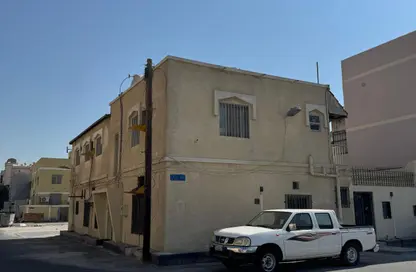 فيلا - 8 غرف نوم - 6 حمامات للايجار في سترة - المحافظة الوسطى