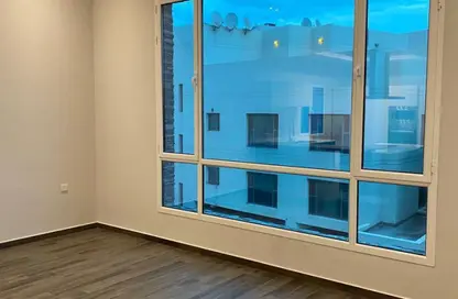 شقة - 2 غرف نوم - 2 حمامات للايجار في توبلي - المحافظة الوسطى