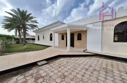 Villa - 4 Bedrooms - 4 Bathrooms for rent in Janabiya - Northern Governorate