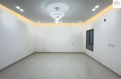 Apartment - 3 Bedrooms - 4 Bathrooms for sale in Hamad Town - Northern Governorate