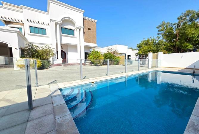 990135 - Property Image 2