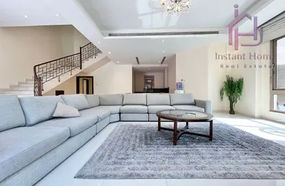 Villa - 5 Bedrooms - 7 Bathrooms for rent in Busaiteen - Muharraq Governorate