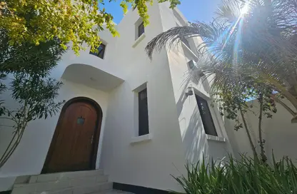 فيلا - 3 غرف نوم - 4 حمامات للايجار في قلالي - المحرق