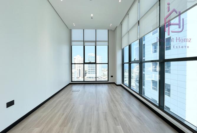 985614 - Property Image 2