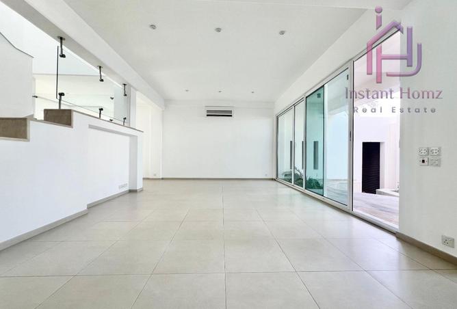 52301803 - Property Image 2