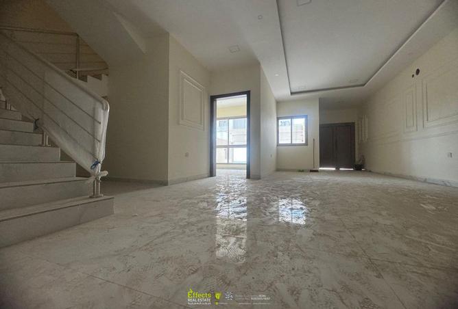 992829 - Property Image 2