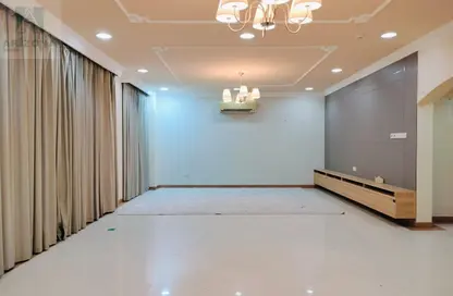 Apartment - 3 Bedrooms - 3 Bathrooms for rent in Segaya - Manama - Capital Governorate