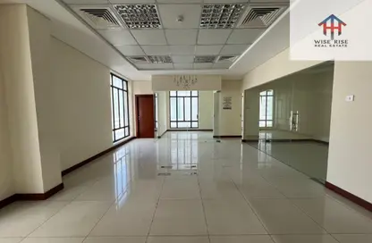 Office Space - 2 Bedrooms - 2 Bathrooms for rent in Sanabis - Manama - Capital Governorate