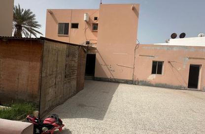 Villa - 5 Bedrooms - 3 Bathrooms for rent in Hamad Town - Northern Governorate