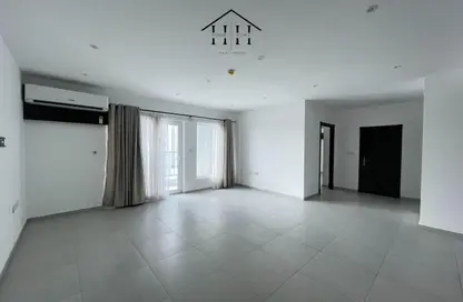 Apartment - 2 Bedrooms - 2 Bathrooms for rent in Sanabis - Manama - Capital Governorate