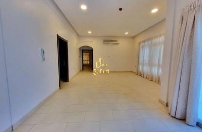 Apartment - 2 Bedrooms - 3 Bathrooms for rent in Janabiya - Northern Governorate