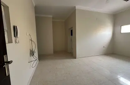 شقة - 3 غرف نوم - 2 حمامات للايجار في عالي - المحافظة الوسطى