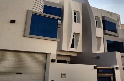 فيلا - 4 غرف نوم - 4 حمامات للايجار في قلالي - المحرق